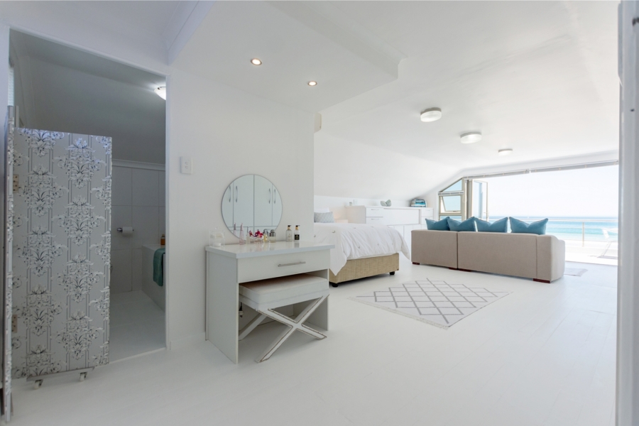 5 Bedroom Property for Sale in Golden Mile Western Cape